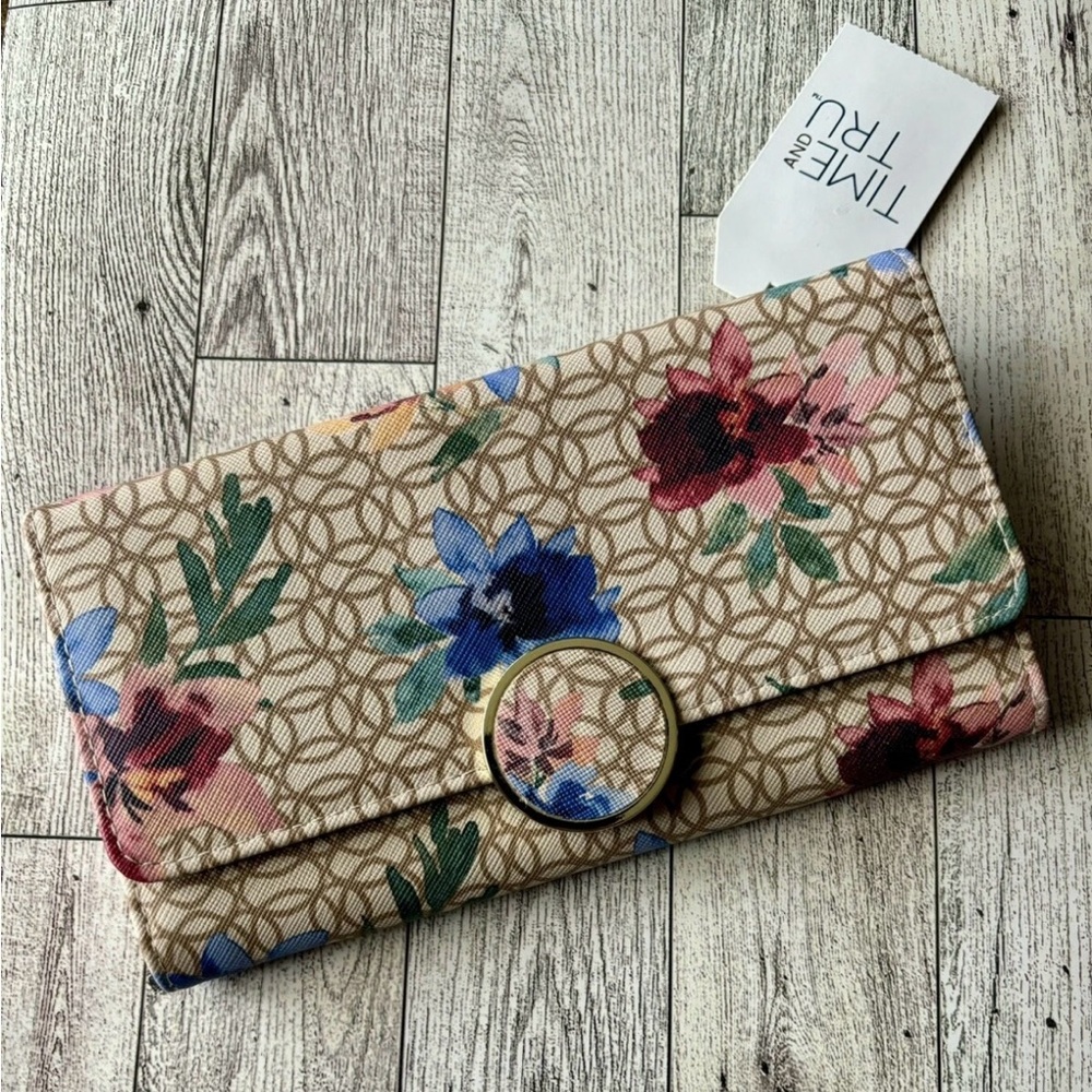 Time and Tru Beige Floral Wallet with Ring Accent